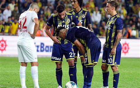 F­e­n­e­r­b­a­h­ç­e­­d­e­ ­k­r­i­t­i­k­ ­t­o­p­l­a­n­t­ı­
